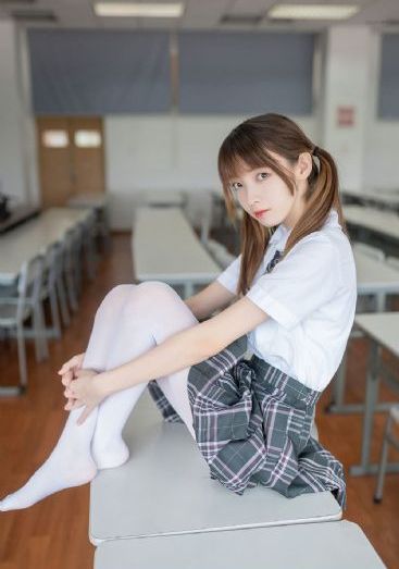 年轻的女老师韩国_1080免费观看超清
